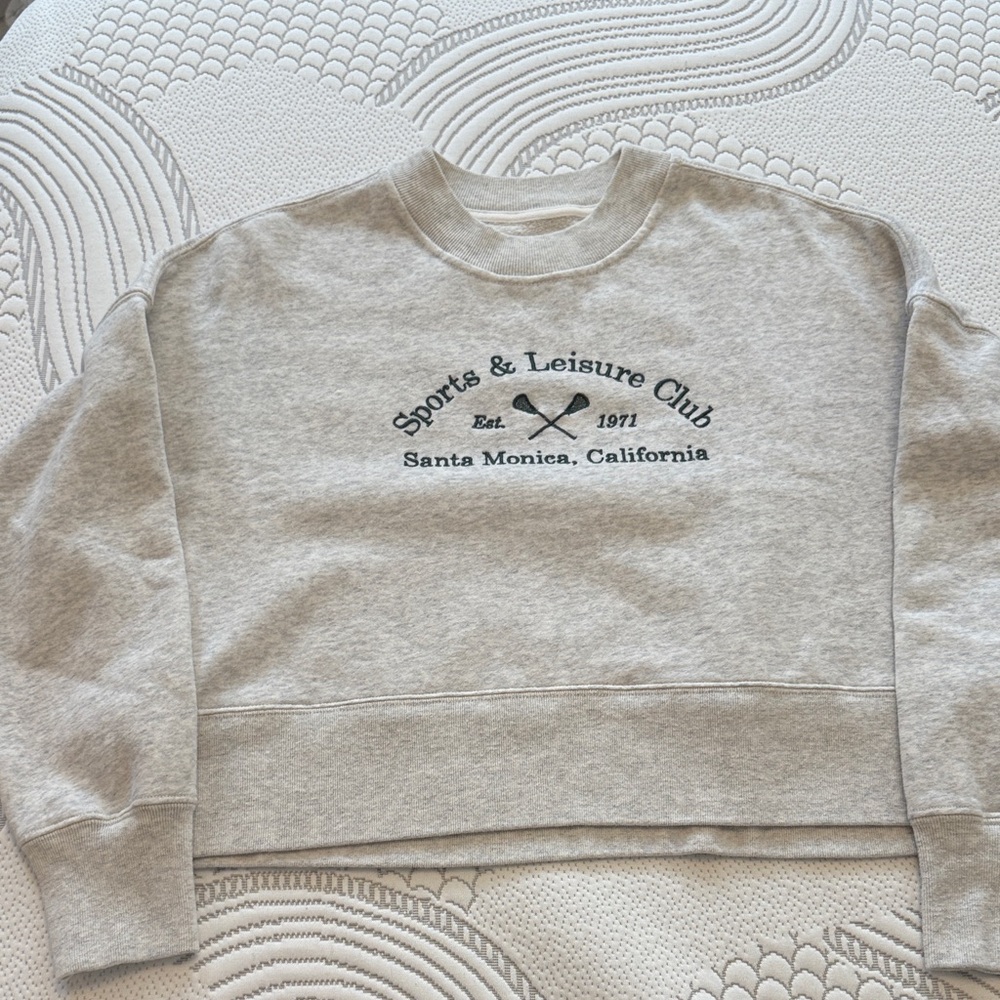 Gray Abercrombie Women's crop sweatshirt